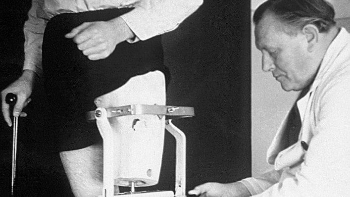 Otto Bock s balančním přístrojem, 1952
