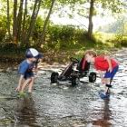 Spielen im Wasser mit dem Aqualine Orthesensystem für Kinder