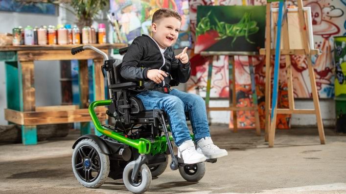 Silla de ruedas eléctrica Ottobock Skippi para niños en color verde