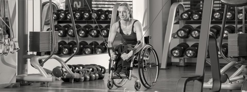 Anna Schaffelhuber training in the fitness studio with the Zenit CLT wheelchair for active use 