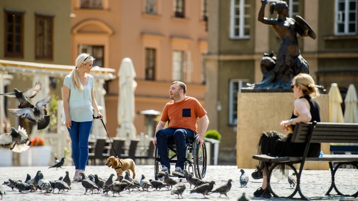 Ottobock customer takes to the streets of Warsaw in his Motus wheelchair for active use
