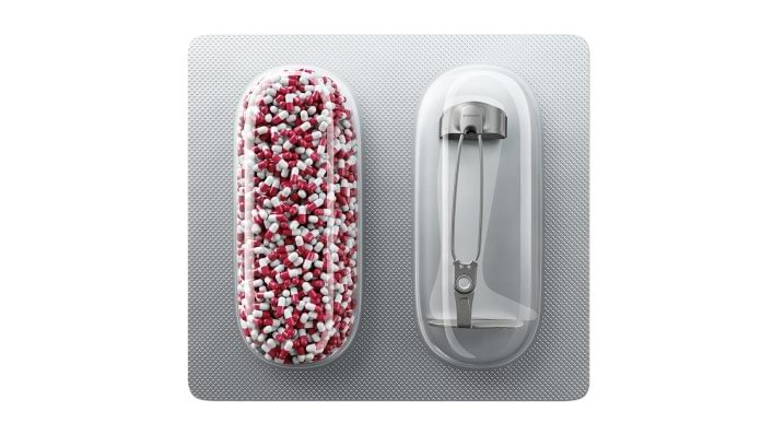 Illustration of an agilium freestep next to a large collection of pills
