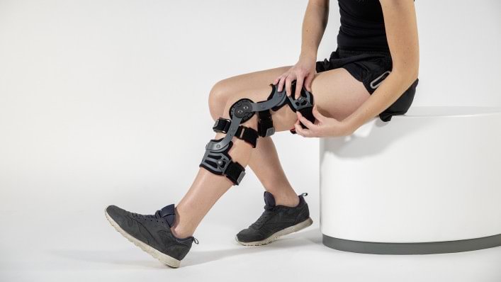 An- und Ablegen der Knieorthese Genu Arexa