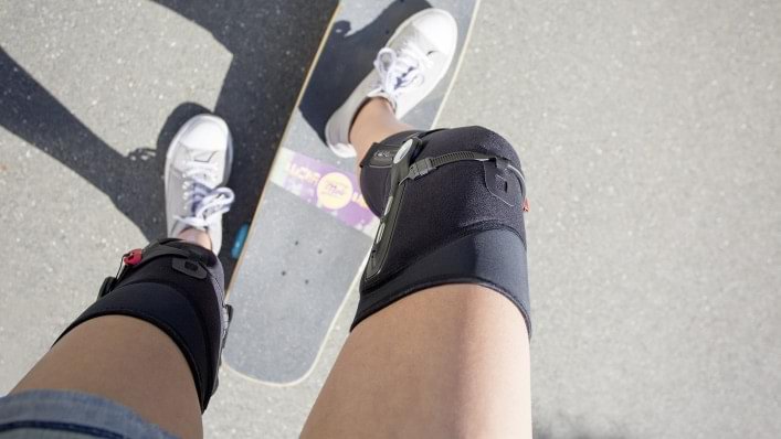 The Patella Pro knee orthosis is discreet to wear under clothing.