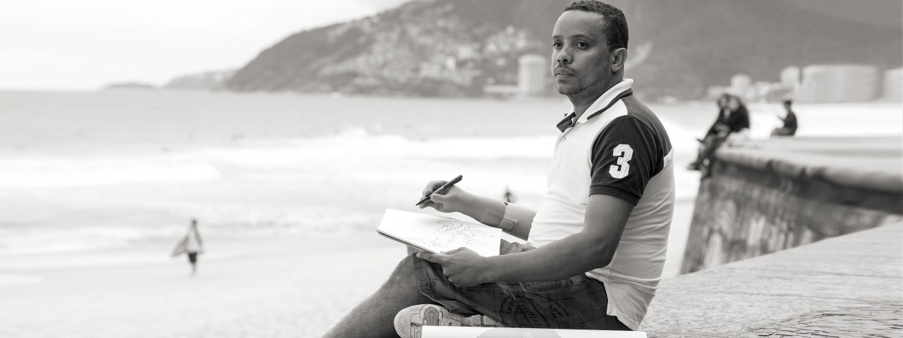 User with MyoFacil sits on the beach drawing