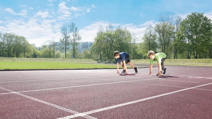 Child with sport prosthesis on the track.