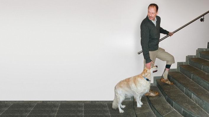 Jürgen with WalkOn on stairs